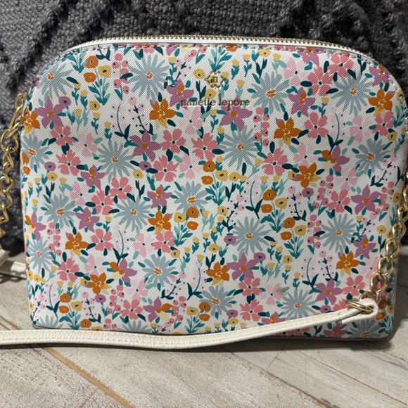 Nanette Lepore Handbags - NWOT❤️Nanette Lapore Wildflower Crossbody
